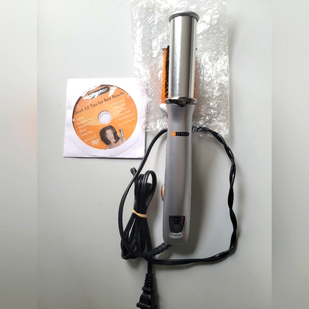 INSTYLER CURLING IRON.